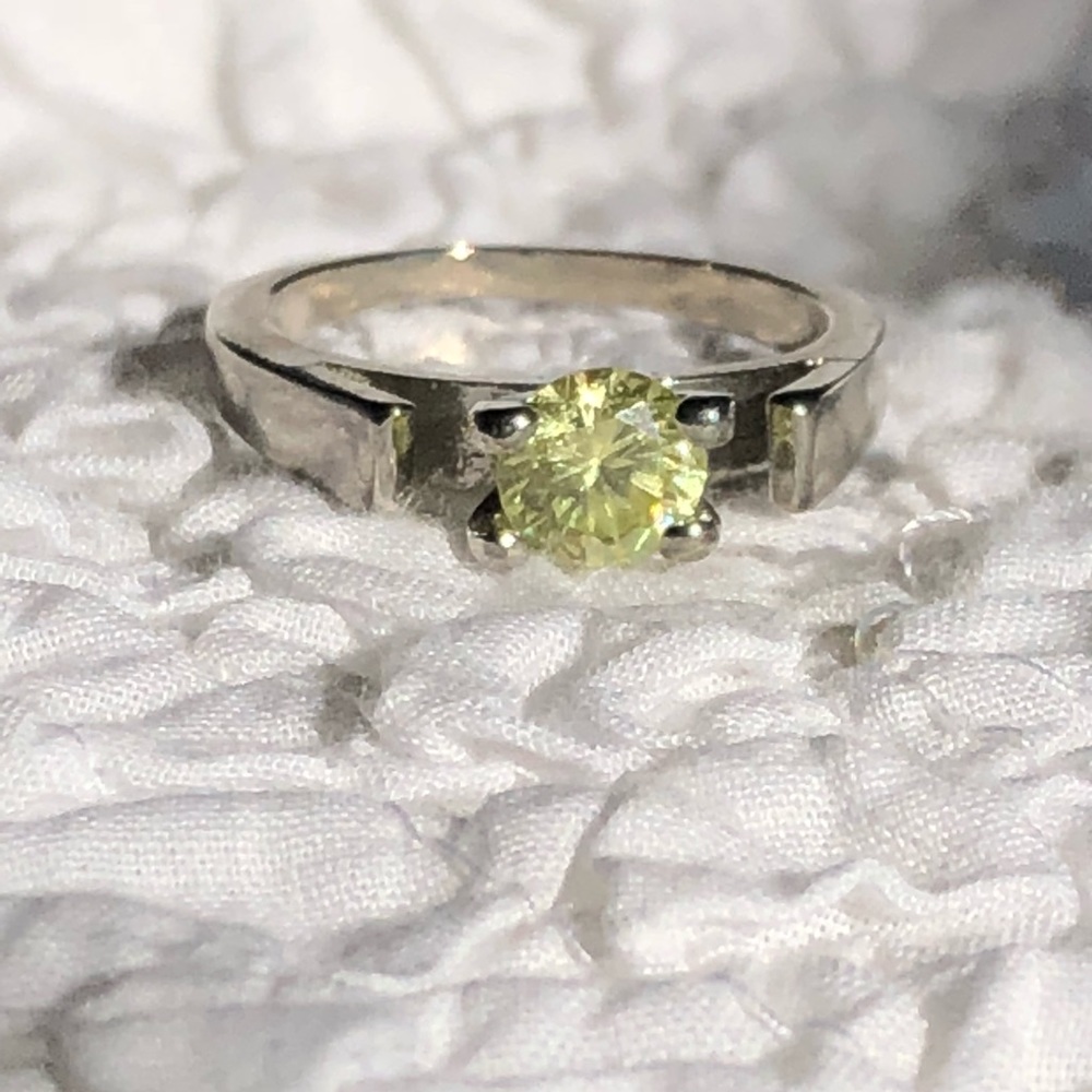 Ring - Picture 2 of 6
